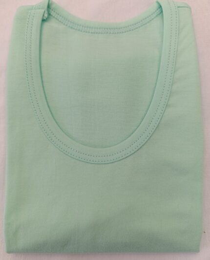 زیرپیراهن رکابی بچه‌گانه با رنگ سبز ملایم، مناسب دخترها و پسرهای ۴ تا ۵ ساله، از نخ پنبه سوپر دوخته شده که بسیار نرم، تنفس‌پذیر و ضدحساسیت است…